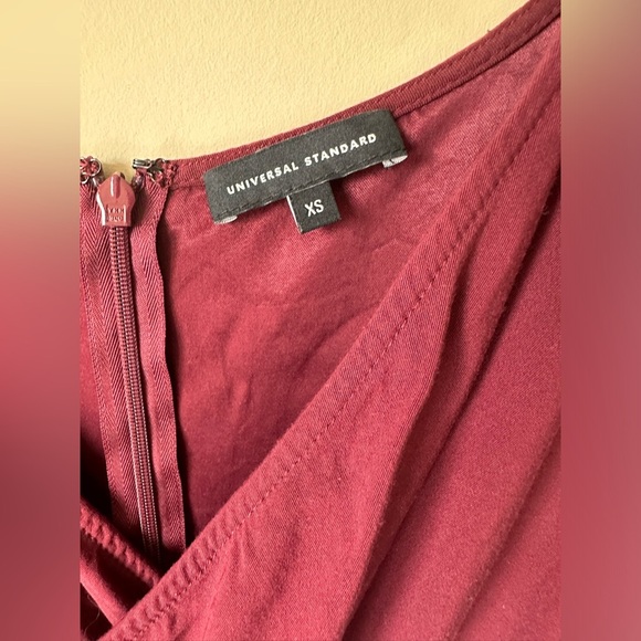 Universal Standard Mary Faux Wrap Dress in Burgundy Size Extra Small - Picture 4 of 6